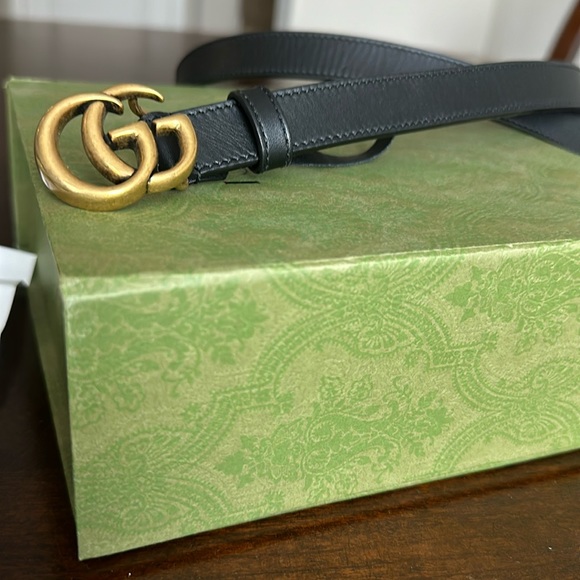 GUCCI LEATHER BELT WITH DOUBLE G BUCKLE (AUTHENTIC) - Picture 5 of 7